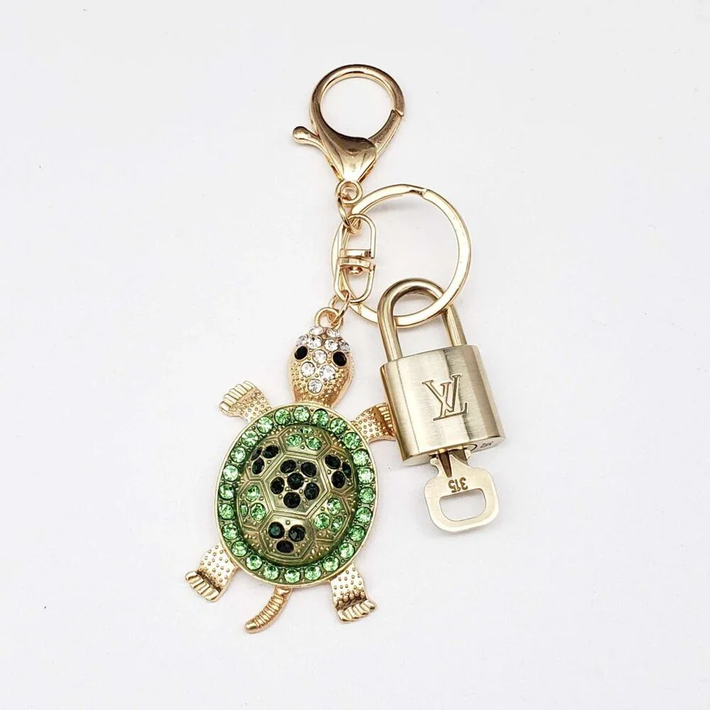 LV Authentic Gold Padlock 🔒 Key Set w/ Unbranded Turtle Keychain Charm